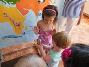 Divadlo Cestujeme kolem světa za pohádkou